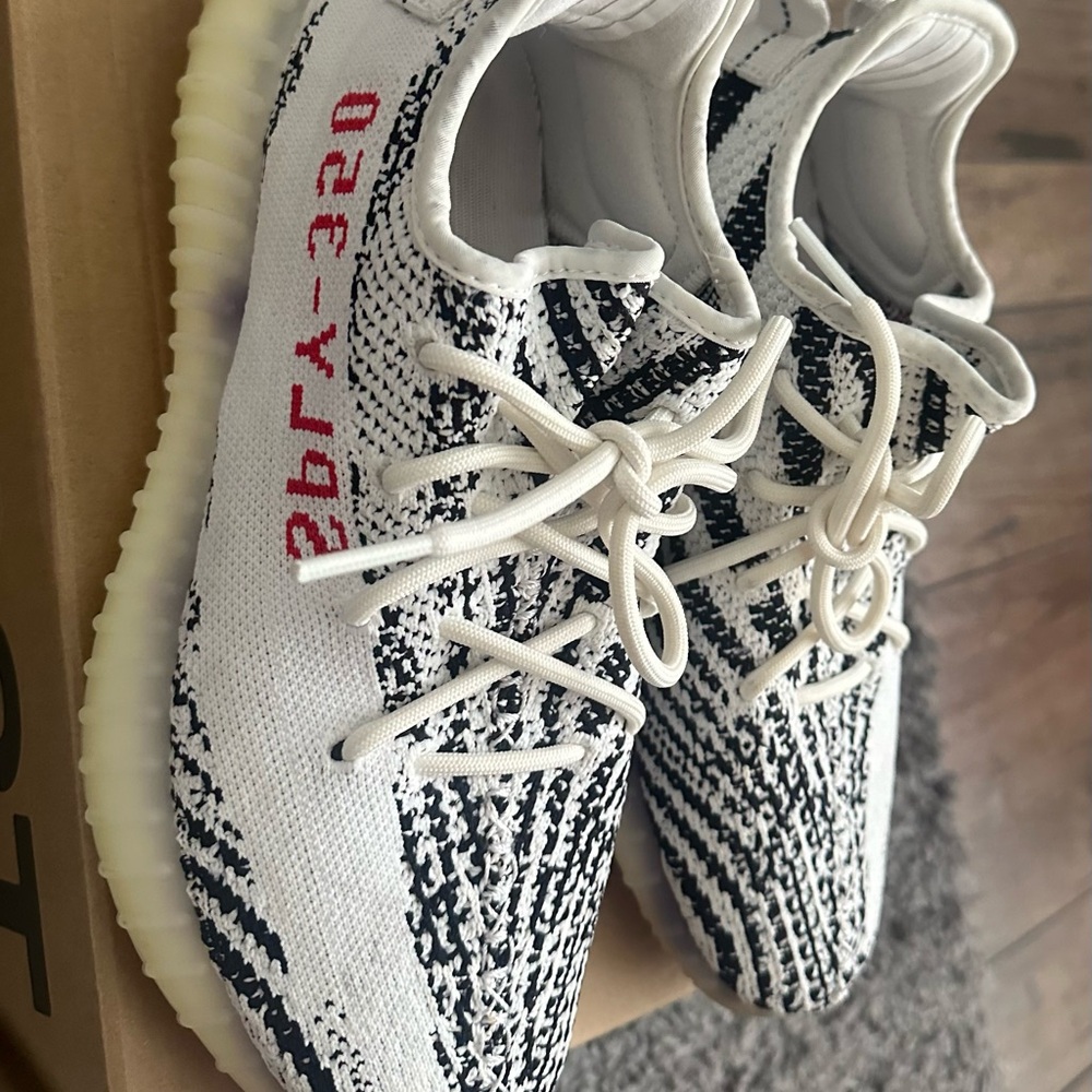 Yeezy Boost 350 V2 'Zebra' 2017 - Picture 2 of 4